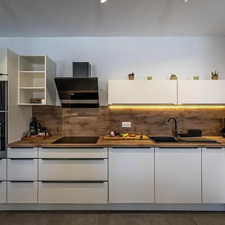 Vera In - Haus Fuer 8 Personen Liznjan