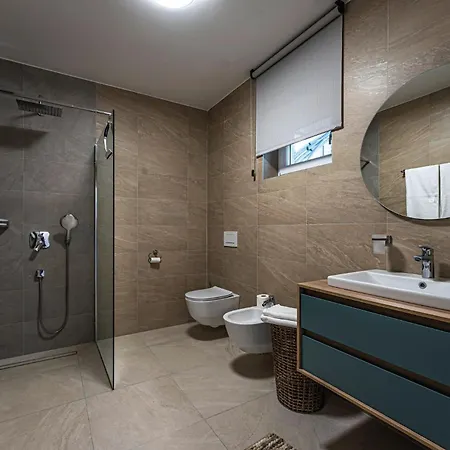 Vera In - Haus Fuer 8 Personen Ližnjan