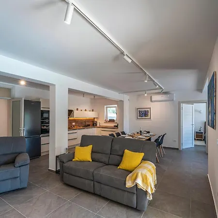 Vera In - Haus Fuer 8 Personen 别墅 Ližnjan