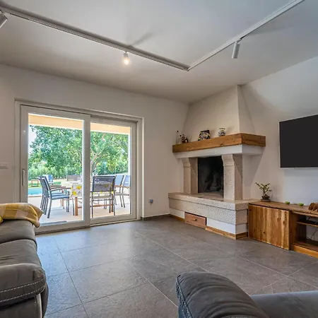 Vera In - Haus Fuer 8 Personen 别墅 Ližnjan